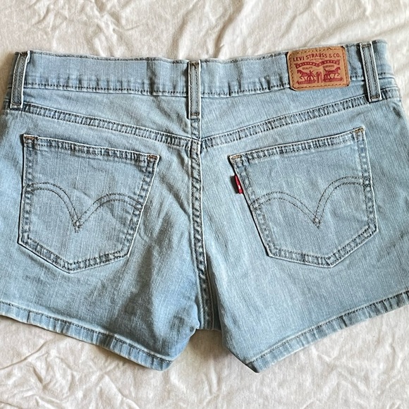 Levi’s Lightwash Jean Shorts - Only Worn a Few Times - Picture 6 of 6